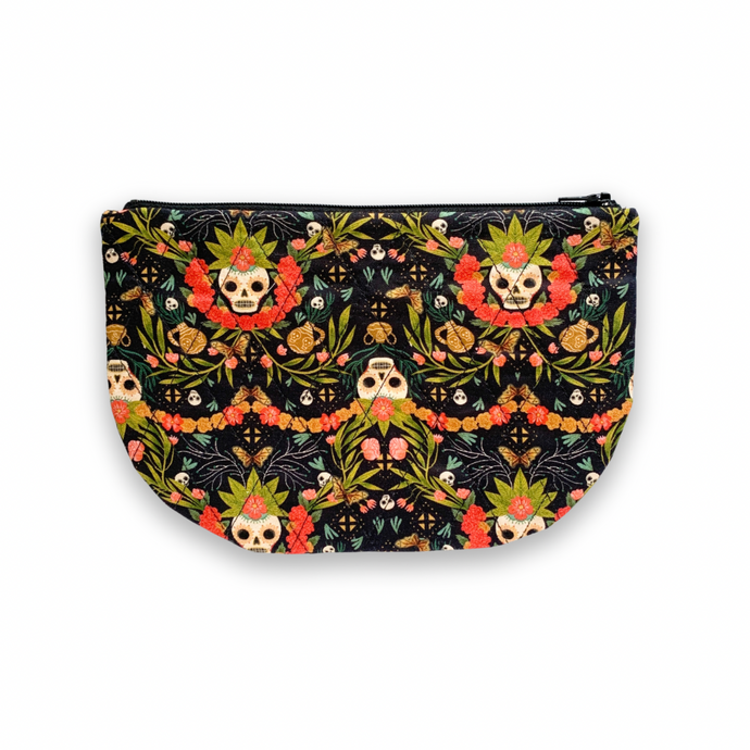 quilted and scrappy - No. 005 (skulls) | medium zipper pouch