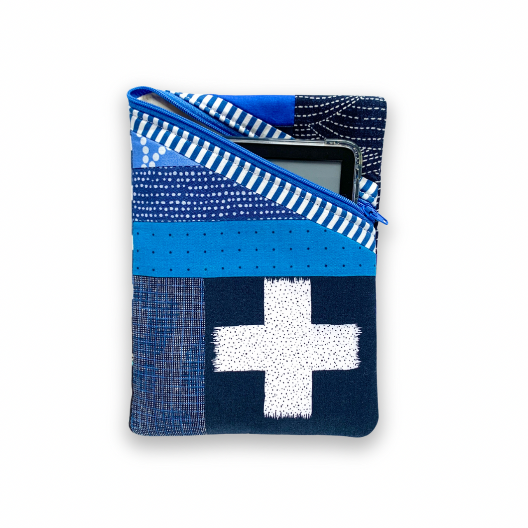 quilted & scrappy - No. 011 blues (for nina) | kindle sleeve