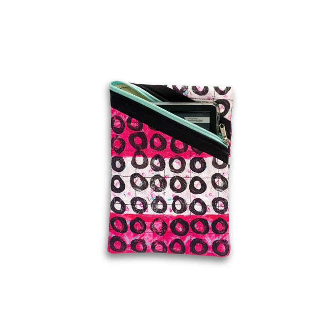 quilted & scrappy - No. 015 | kindle sleeve